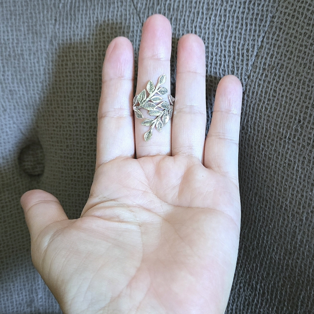 Noa Zuman Sterling Silver🤍 Twisted Bypass Olive🫒 Leaf🌿 Statement Ring💍 - Picture 13 of 16